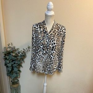 Women Chico’s  Button-up Animal Print Blouse Size 0 Polyester Long Sleeve Small